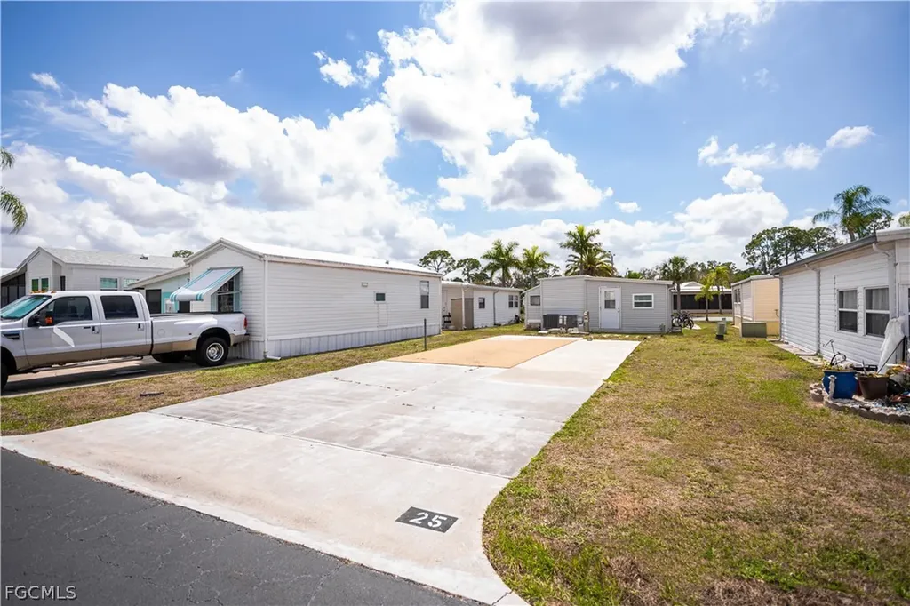 25 La Fonda Lane North Fort Myers FL 33903