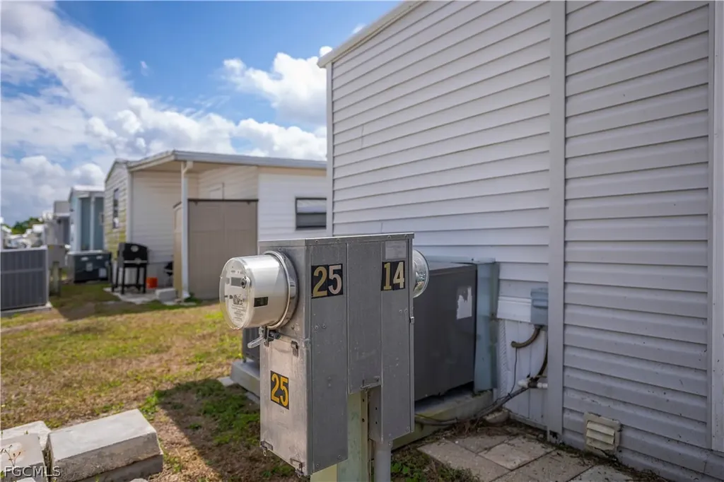 25 La Fonda Lane North Fort Myers FL 33903
