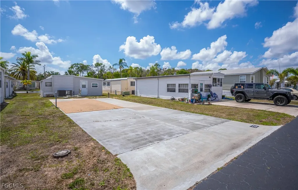 25 La Fonda Lane North Fort Myers FL 33903