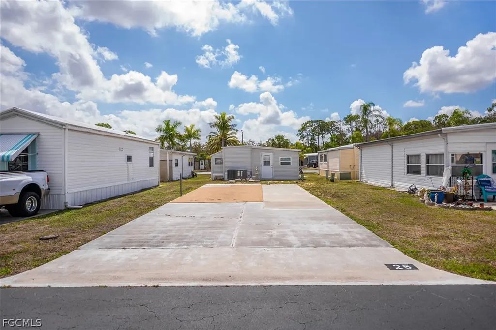 25 La Fonda Lane North Fort Myers FL 33903