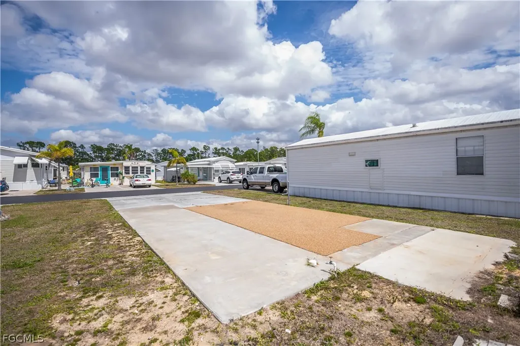 25 La Fonda Lane North Fort Myers FL 33903