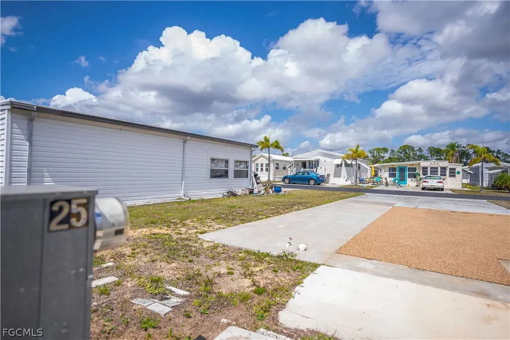 25 La Fonda Lane North Fort Myers FL 33903
