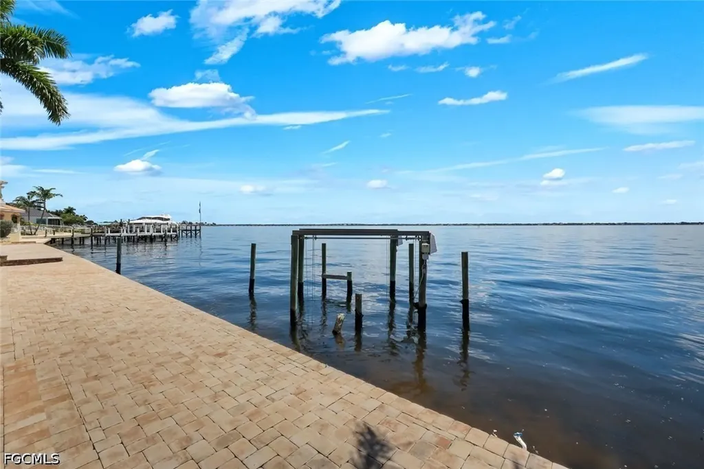 3115 SE 22nd Place Cape Coral FL 33904