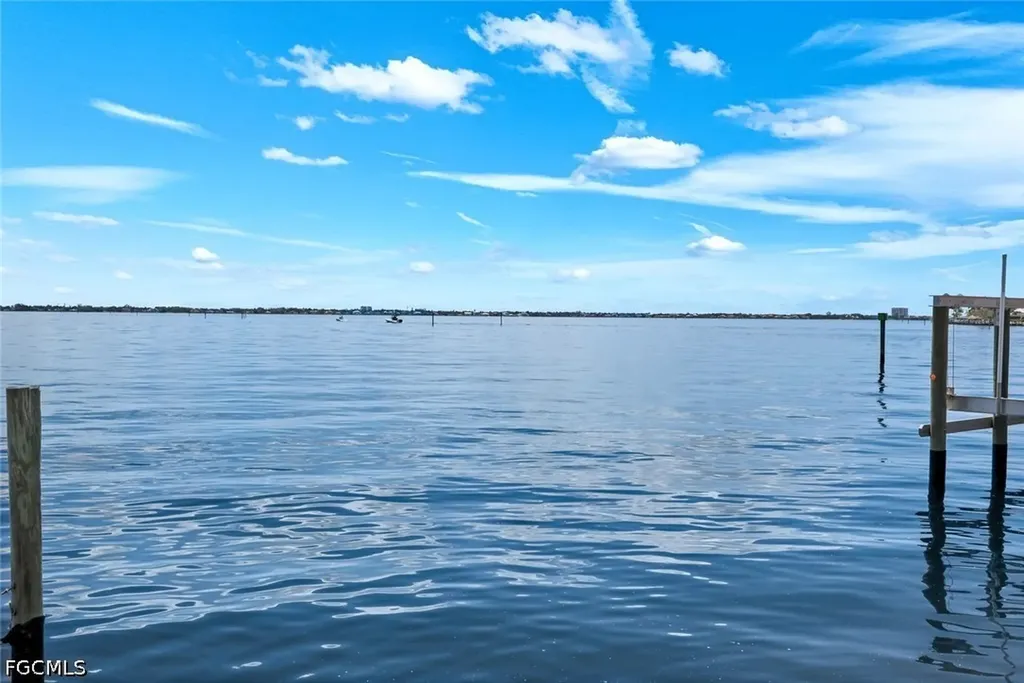 3115 SE 22nd Place Cape Coral FL 33904