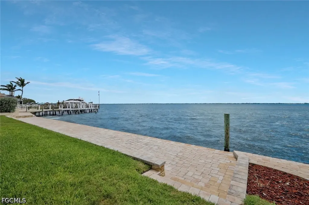 3111 SE 22nd Place Cape Coral FL 33904