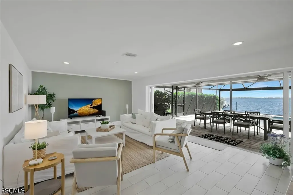 3111 SE 22nd Place Cape Coral FL 33904