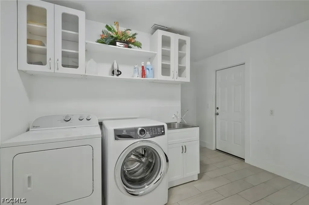 3111 SE 22nd Place Cape Coral FL 33904