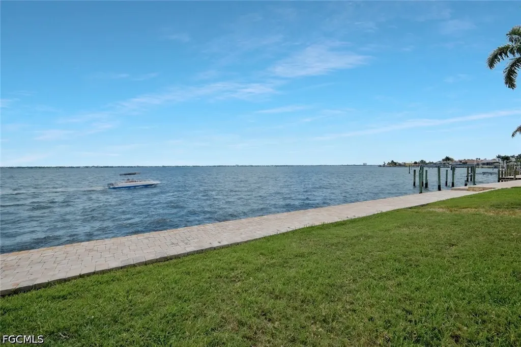 3111 SE 22nd Place Cape Coral FL 33904