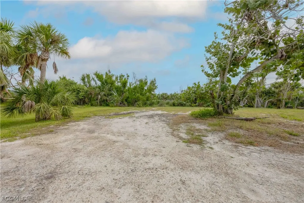 393 & 401 Raintree Place Sanibel FL 33957