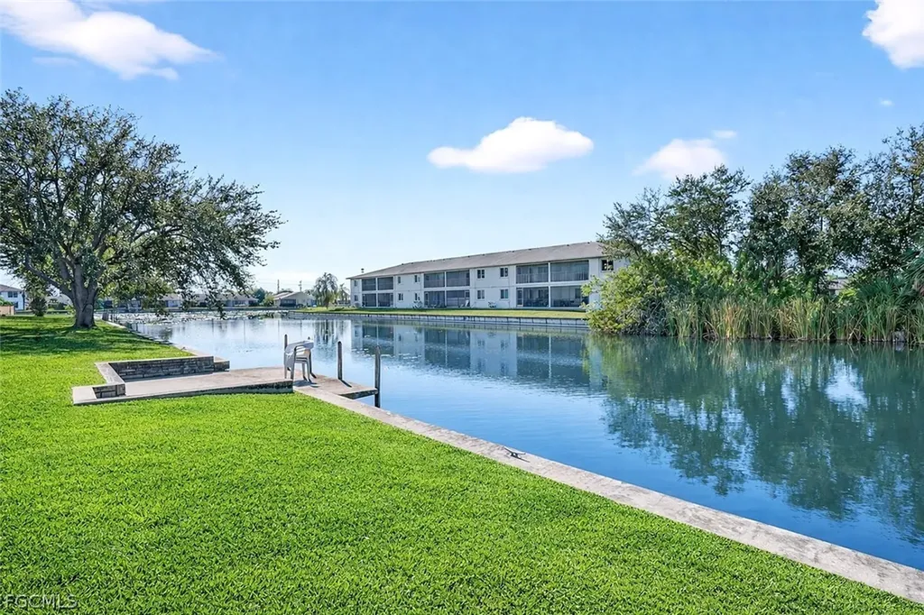 630-636 SE 13th Place Cape Coral FL 33990