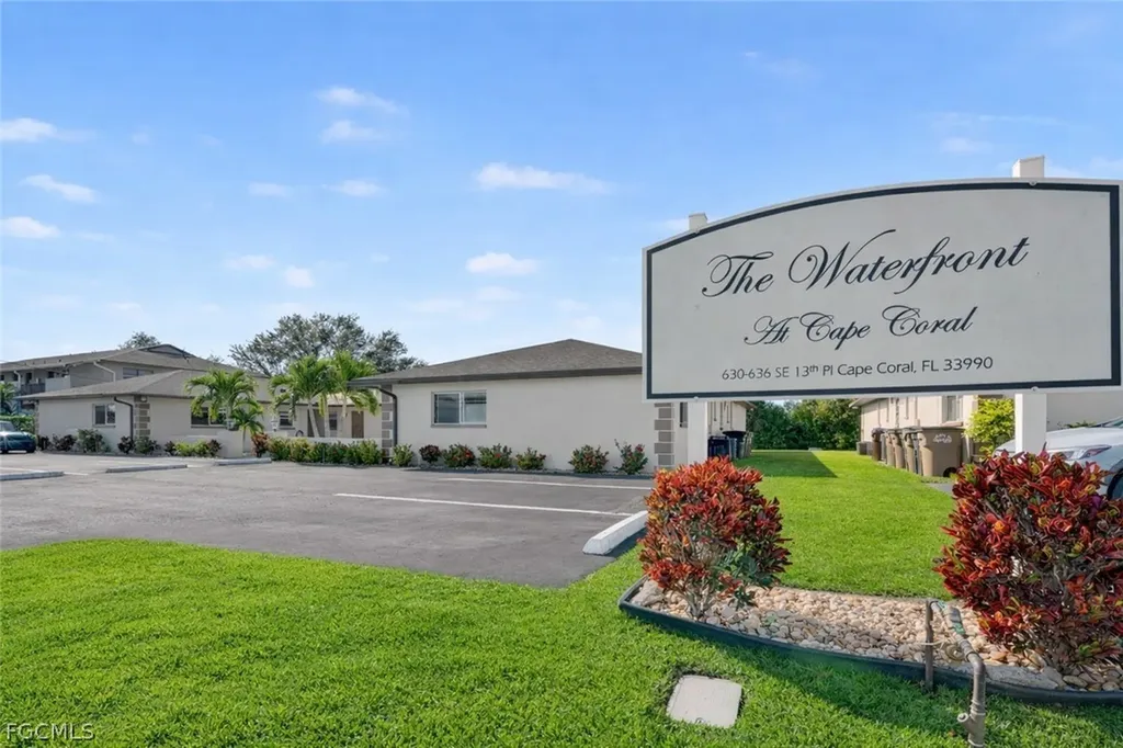 630-636 SE 13th Place Cape Coral FL 33990