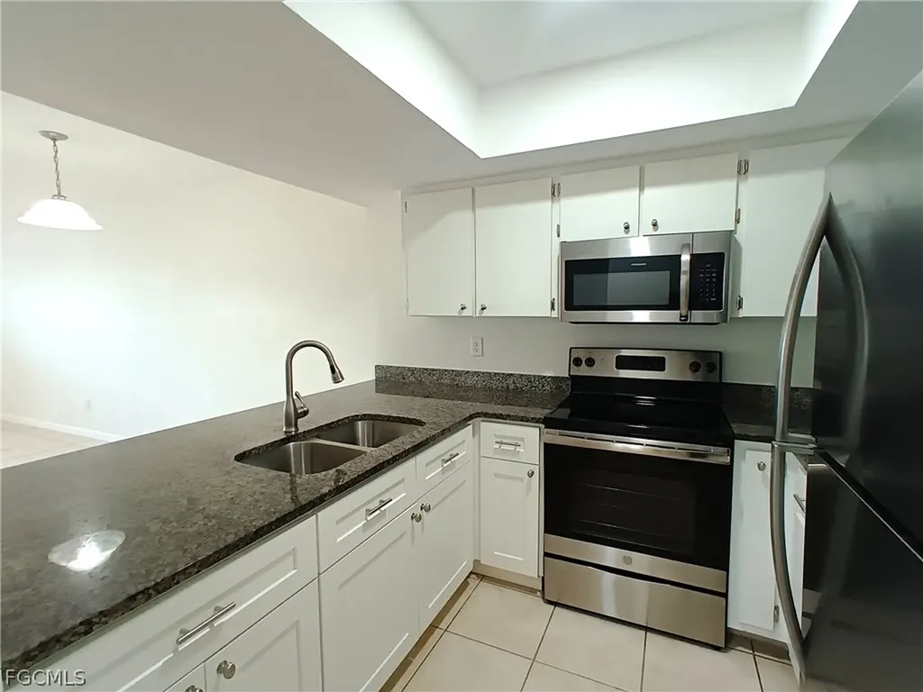 630-636 SE 13th Place Cape Coral FL 33990