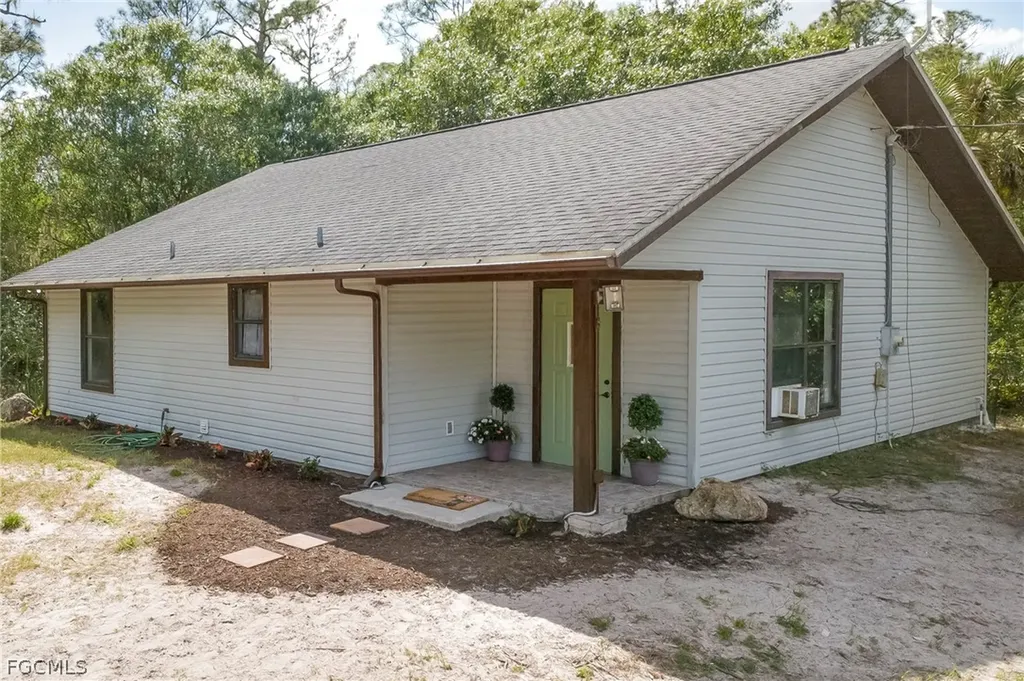 1063 Debbie Lane Labelle FL 33935