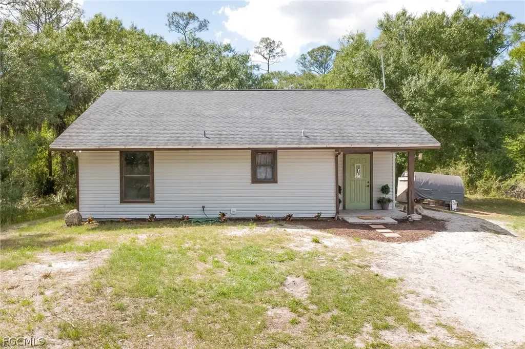 1063 Debbie Lane Labelle FL 33935