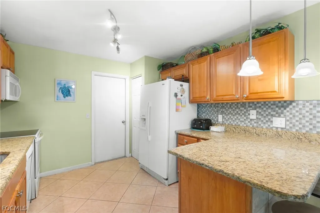 2718 SW 9th Place Cape Coral FL 33914