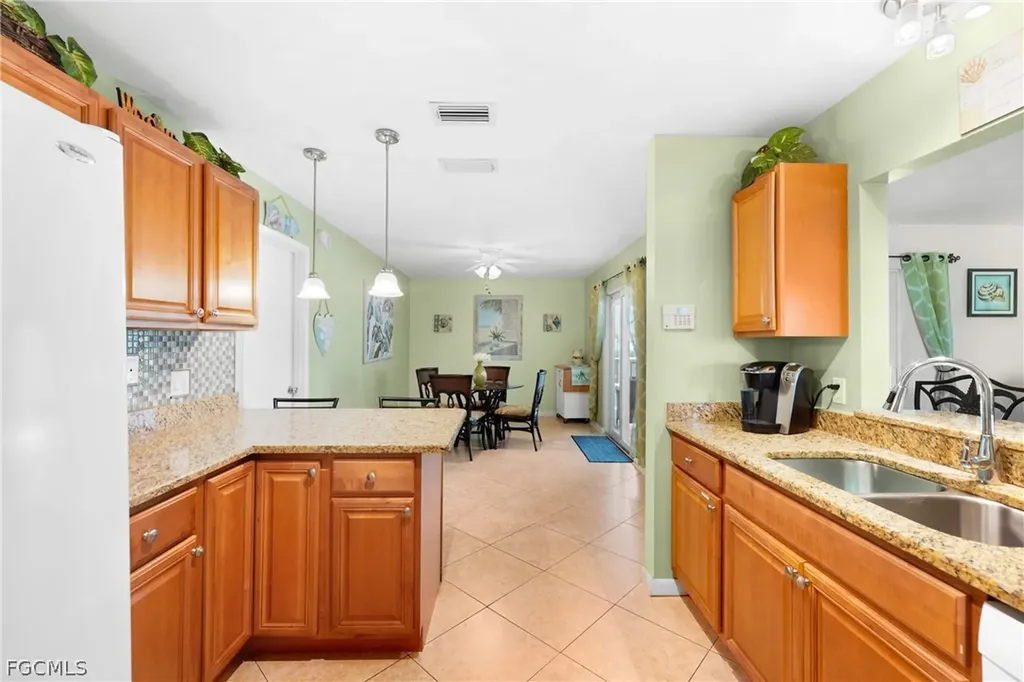 2718 SW 9th Place Cape Coral FL 33914