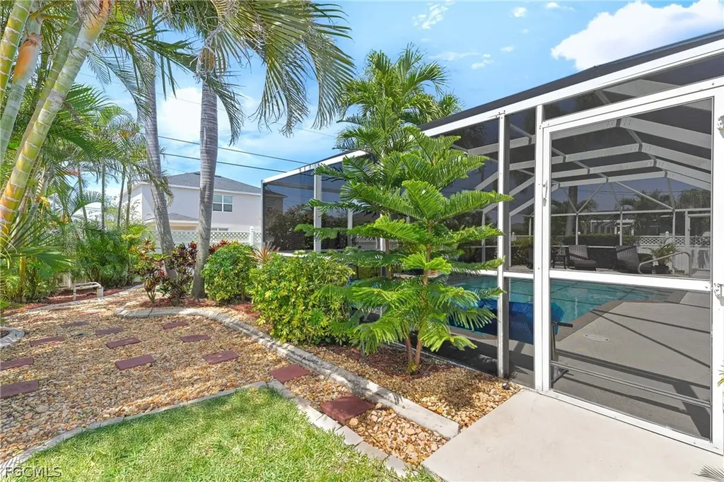 2718 SW 9th Place Cape Coral FL 33914