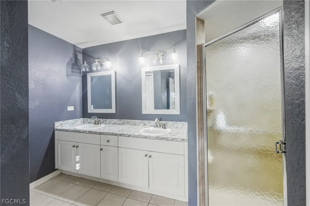 1204 NE 10th Terrace Cape Coral FL 33909