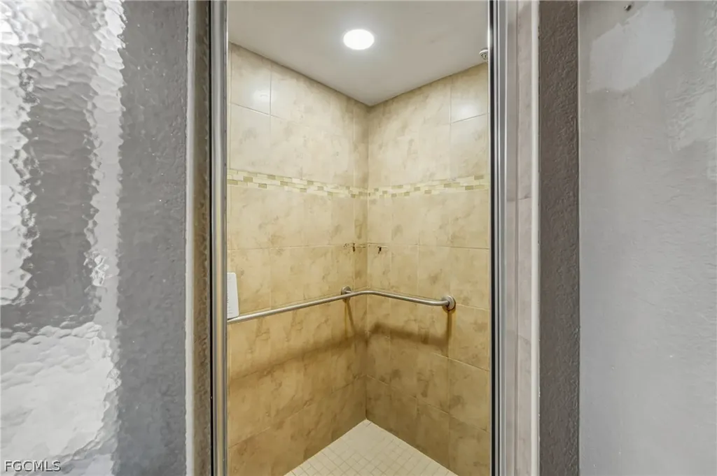 1204 NE 10th Terrace Cape Coral FL 33909