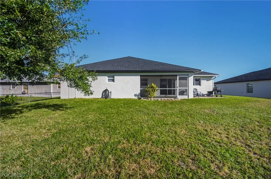 1204 NE 10th Terrace Cape Coral FL 33909