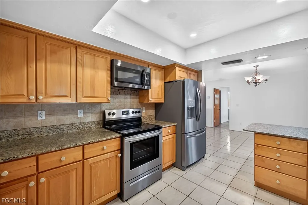 1802 SE 11th Place Cape Coral FL 33990