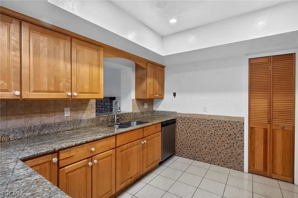 1802 SE 11th Place Cape Coral FL 33990