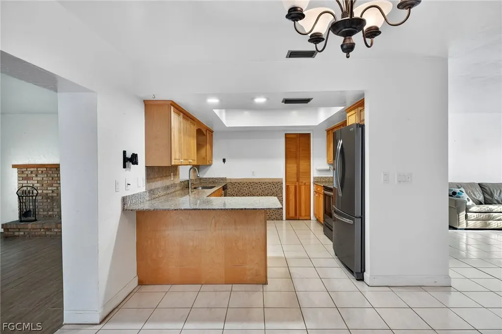 1802 SE 11th Place Cape Coral FL 33990