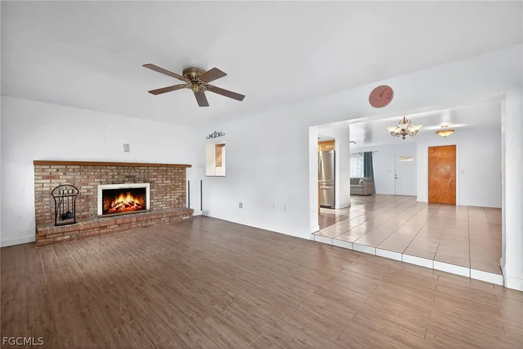 1802 SE 11th Place Cape Coral FL 33990