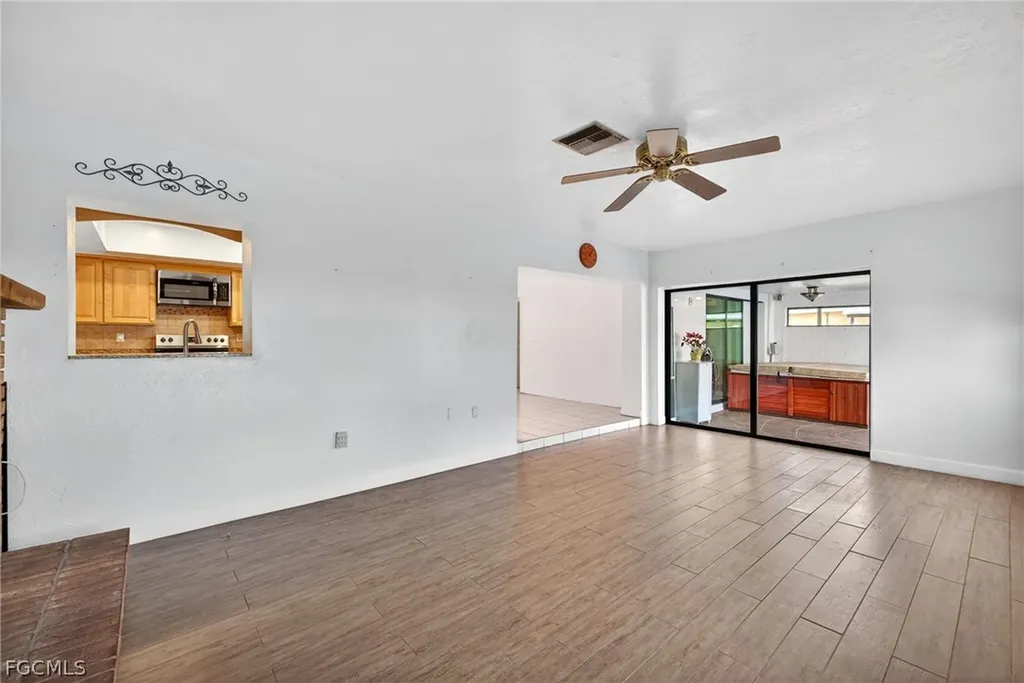 1802 SE 11th Place Cape Coral FL 33990