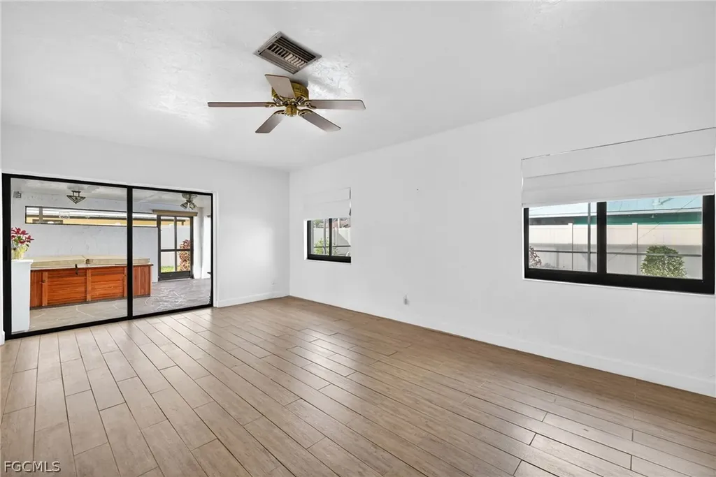 1802 SE 11th Place Cape Coral FL 33990