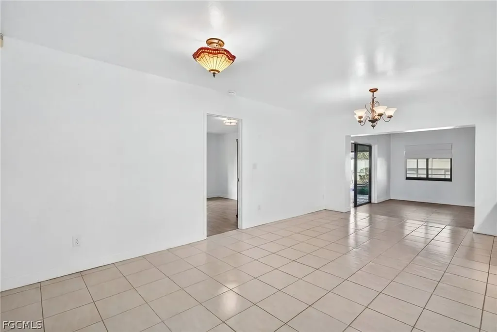 1802 SE 11th Place Cape Coral FL 33990