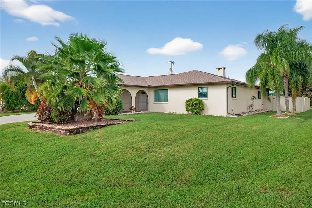 1802 SE 11th Place Cape Coral FL 33990