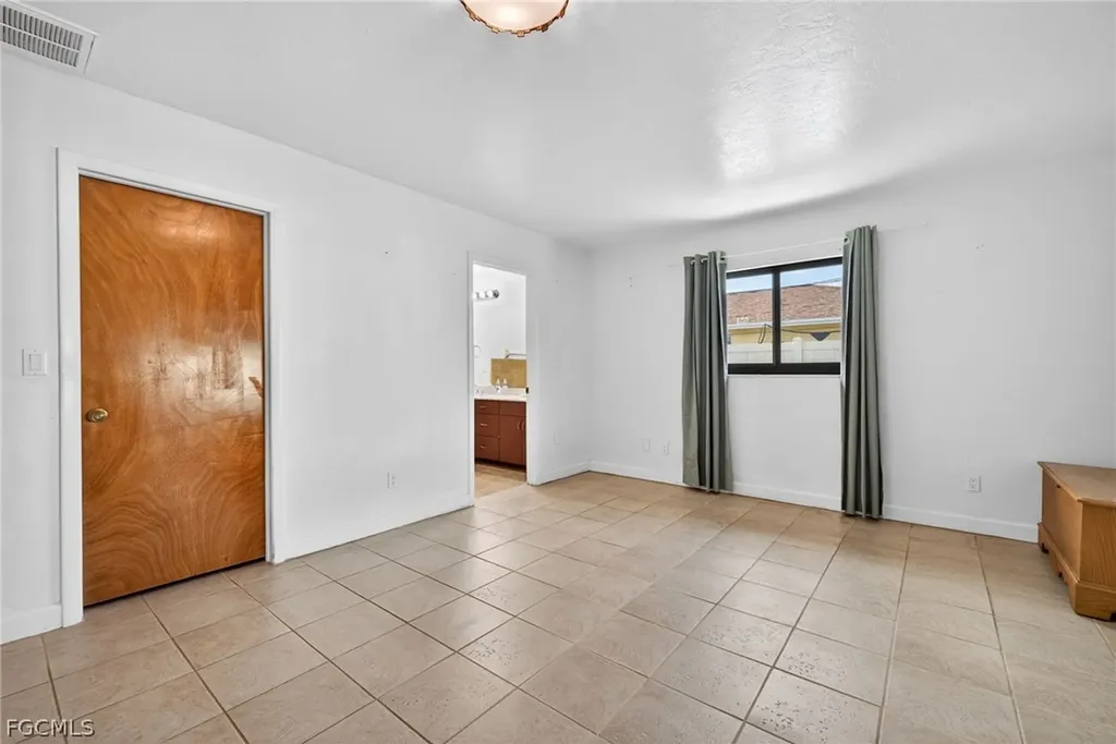1802 SE 11th Place Cape Coral FL 33990