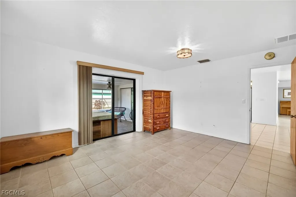 1802 SE 11th Place Cape Coral FL 33990