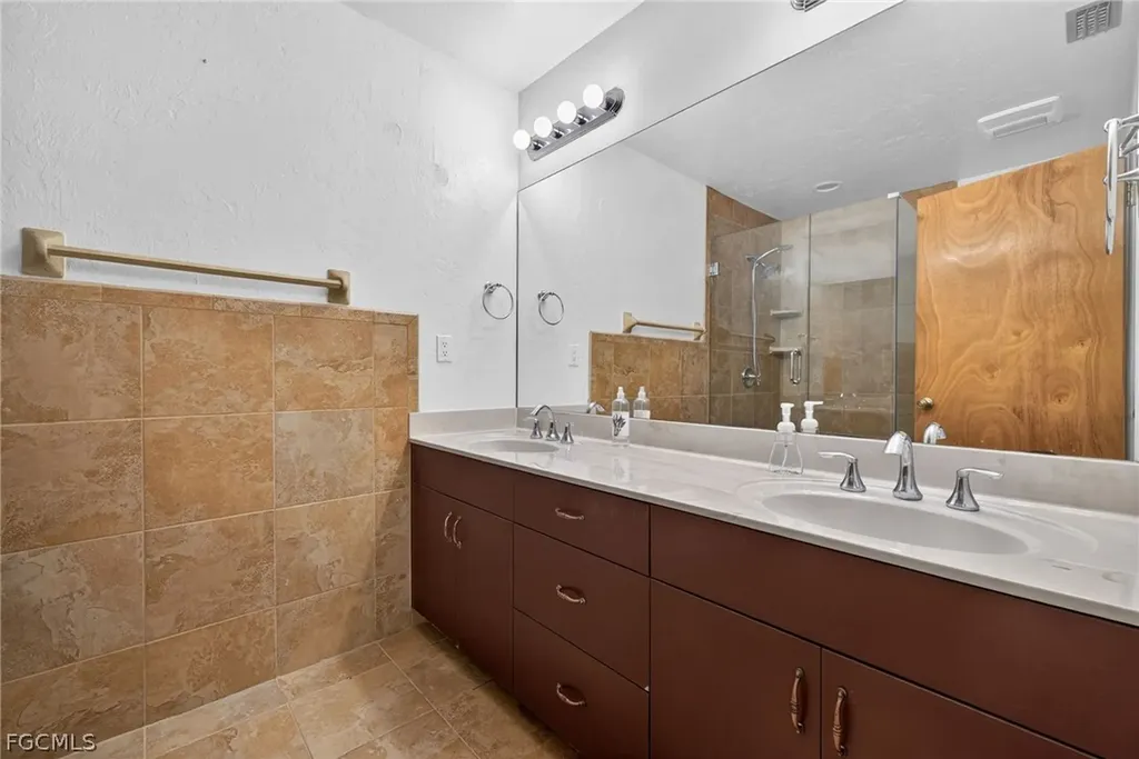 1802 SE 11th Place Cape Coral FL 33990