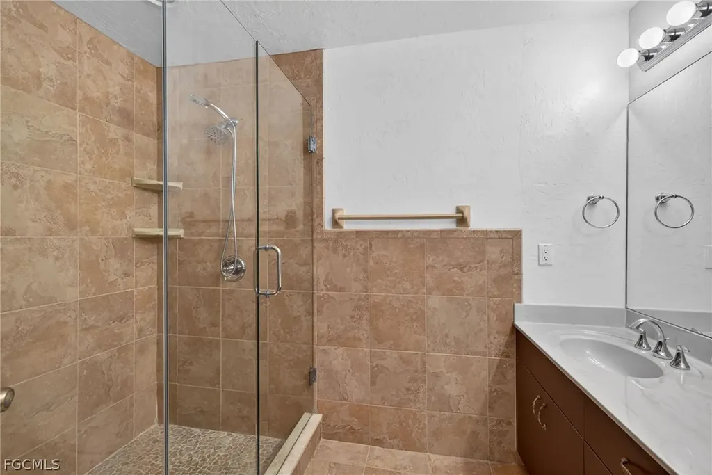 1802 SE 11th Place Cape Coral FL 33990