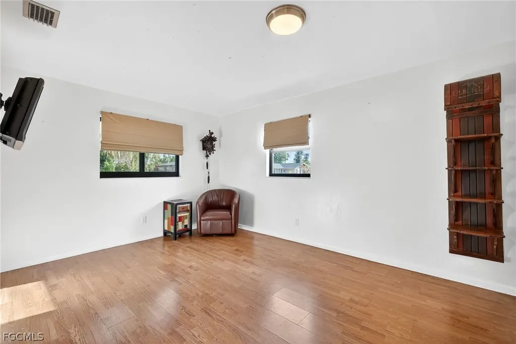 1802 SE 11th Place Cape Coral FL 33990