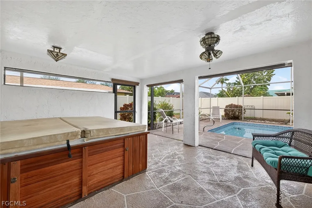 1802 SE 11th Place Cape Coral FL 33990