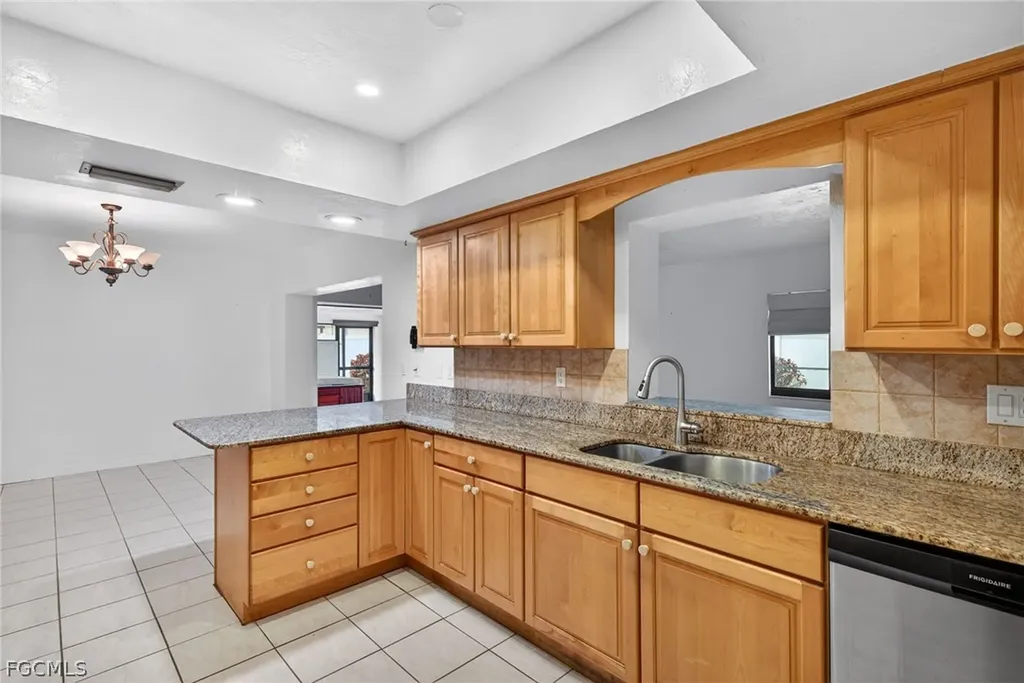 1802 SE 11th Place Cape Coral FL 33990