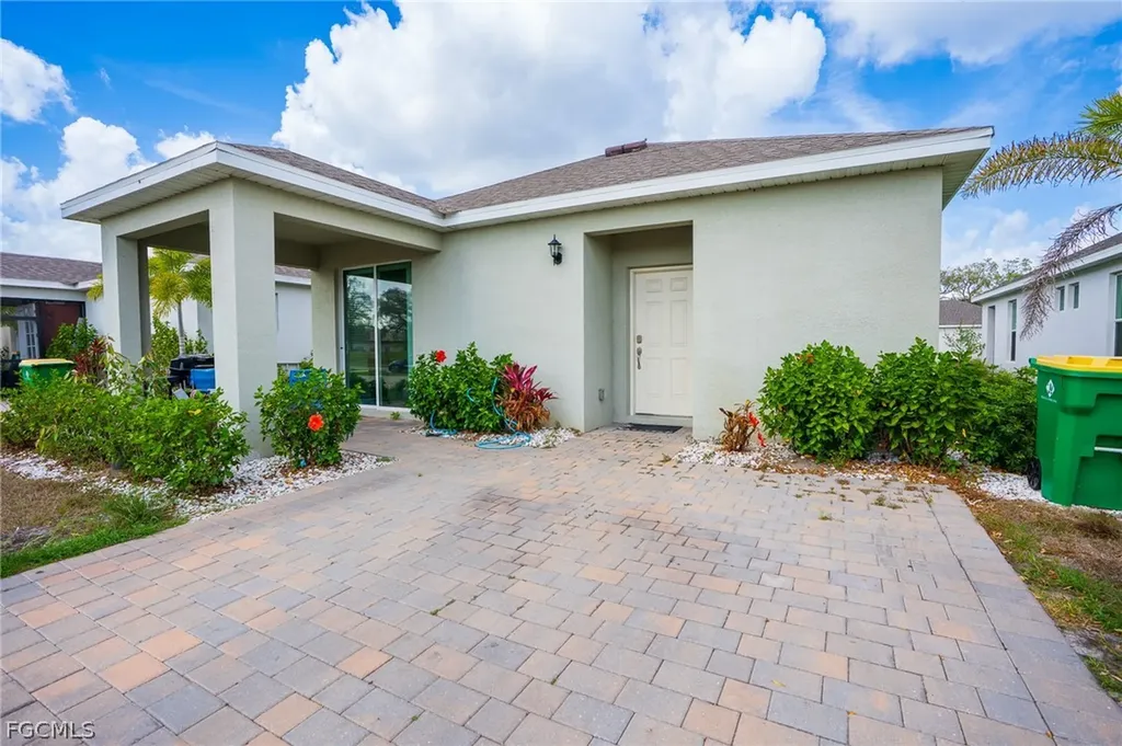 802 Friendship Circle Labelle FL 33935