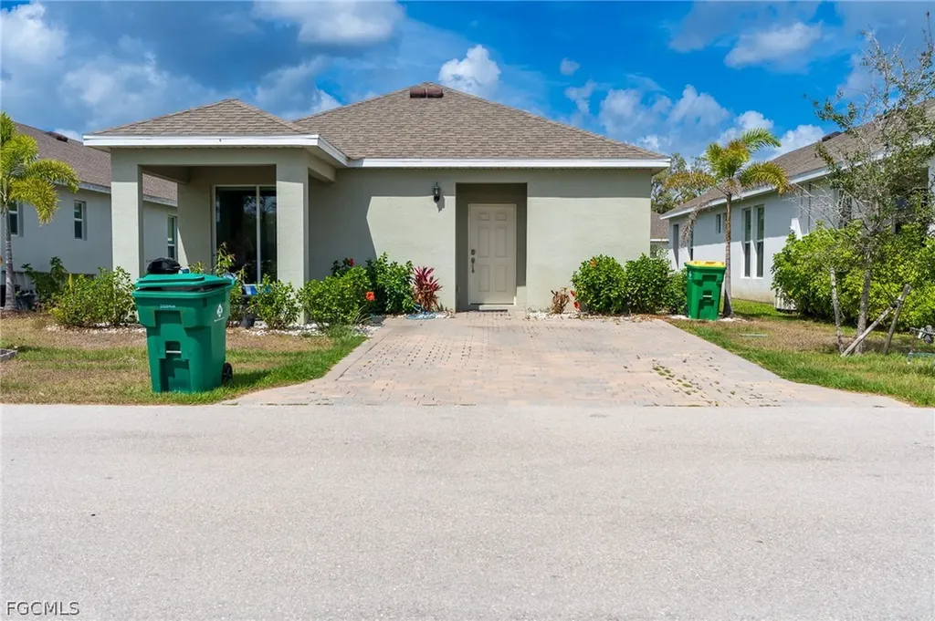 802 Friendship Circle Labelle FL 33935