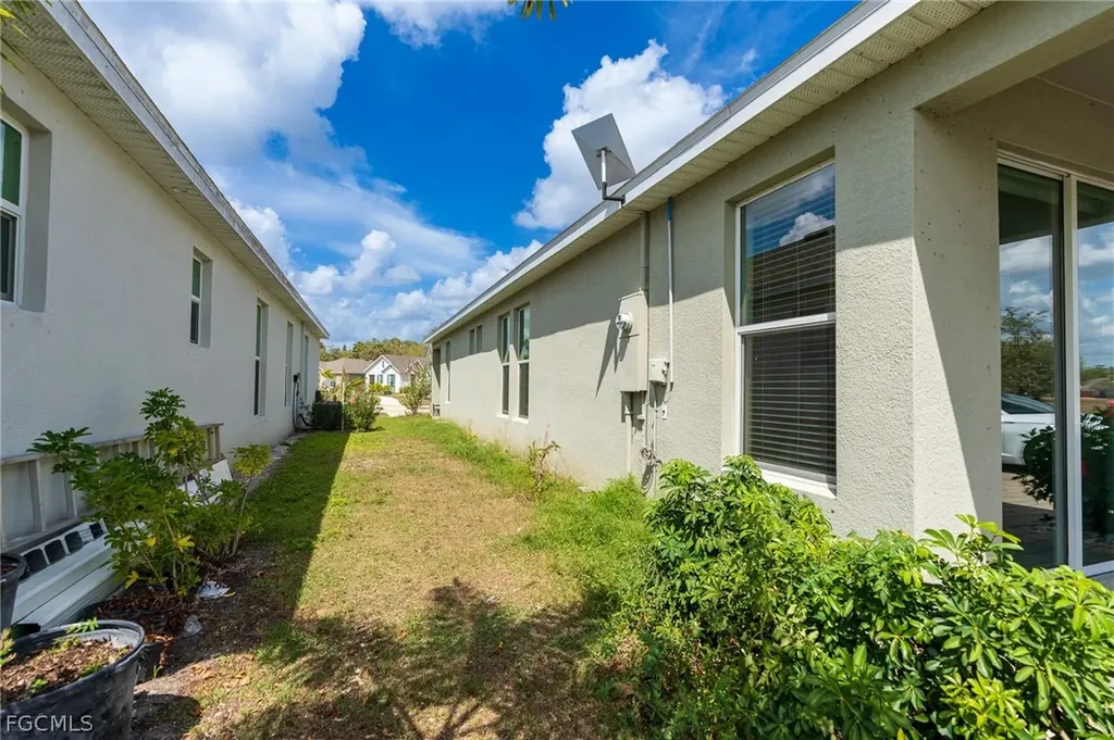 802 Friendship Circle Labelle FL 33935