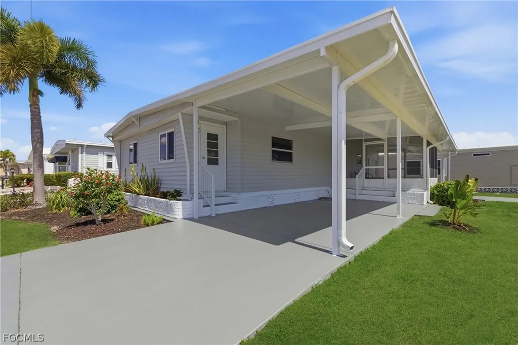 312 Nicklaus Boulevard North Fort Myers FL 33903