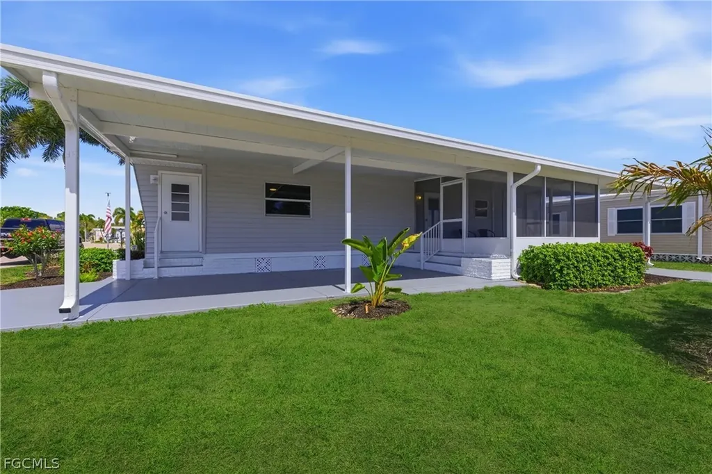 312 Nicklaus Boulevard North Fort Myers FL 33903