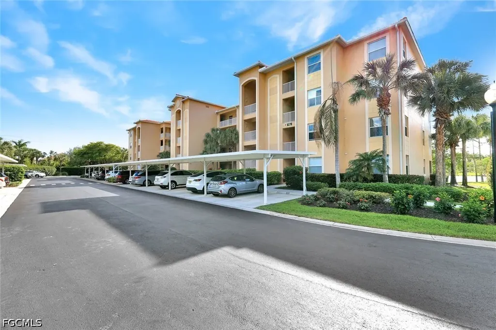 8270 Pathfinder Loop Fort Myers FL 33919
