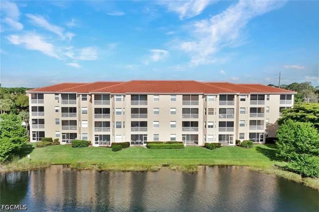 8270 Pathfinder Loop Fort Myers FL 33919