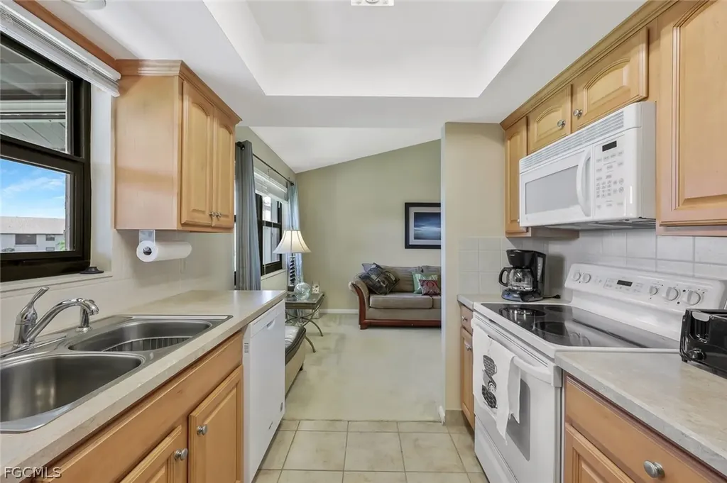 8445 Charter Club Circle Fort Myers FL 33919