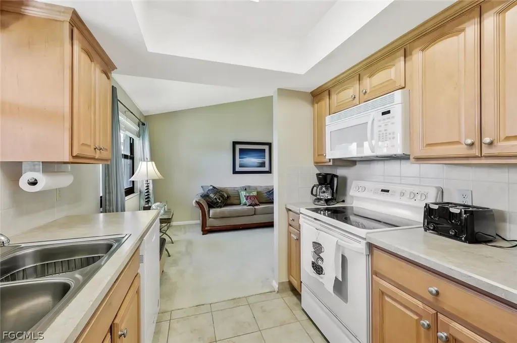 8445 Charter Club Circle Fort Myers FL 33919