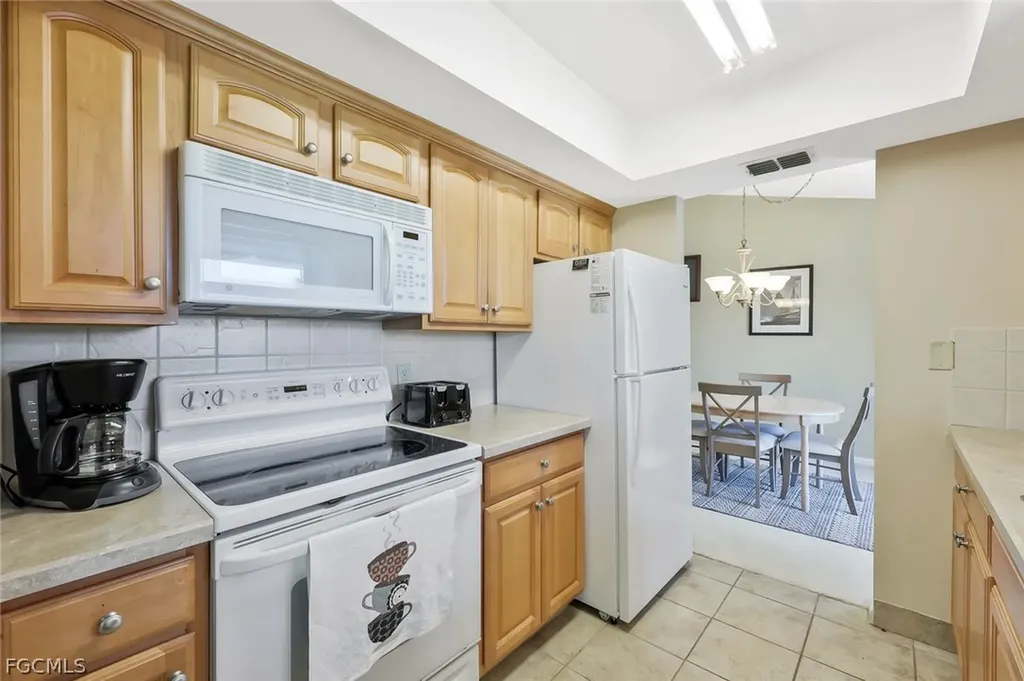 8445 Charter Club Circle Fort Myers FL 33919
