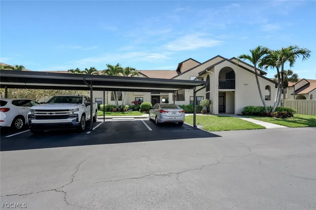 8445 Charter Club Circle Fort Myers FL 33919